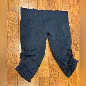 Lululemon women’s 12 short capris leggings